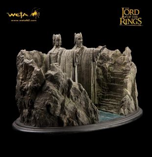 Weta Collectibles Lord of The Rings Argonath Diorama