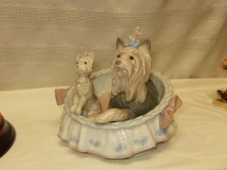Lladro Figurine Our Cozy Home 6469 w Stand So Cute