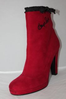 You are viewing a pair of Marc Jacobs boots owned, worn & signed by
