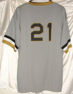 Clemente jersey 100% polyester Excellent, lightly used condition Adult