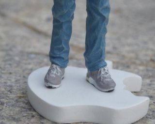 Great man Steve Jobs Apple Founder Statue Figure (iphone In hand) free