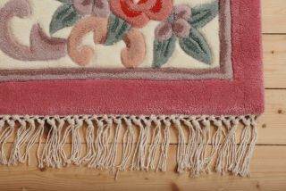 Aubusson Teppich in rose, ein prachtvolles Rankenmotiv auf einer