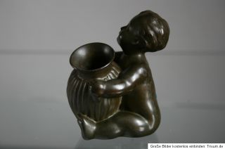 signierte Künstler Bronze Skulptur   Knabe Putto nackt   JUST