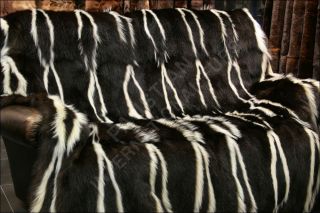 620 Skunk Felldecke naturfarben  Pelzdecke Echtpelz Tagesdecke echte