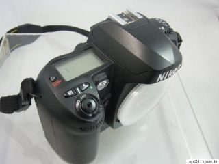 Nikon D100 6.1 MP Digitalkamera   Schwarz (Nur Gehäuse) (mit 2 GB