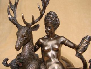 Diana mit Hirsch Hund Göttin der Jagd Figur bronziert