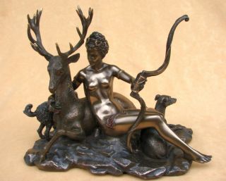 Diana mit Hirsch Hund Göttin der Jagd Figur bronziert