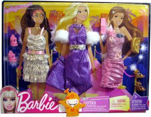 Barbie und ihre Freunde sehen in diesen topmodischen Outfits einfach
