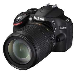 Nikon D3200 mit Nikon AF S DX 18 105 VR mit 8GB Top Megaset v. Nikon