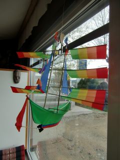 Flugdrache Windspiel Schiff Piraten Regenbogen Bali