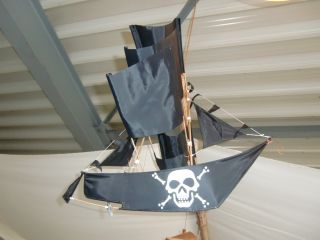 Flug   Drache Windspiel Schiff Piraten Totenkopf @Bali