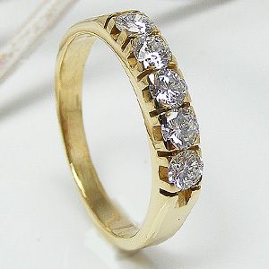 Ring in 18 k. / 750 Gelbgold mit Diamanten