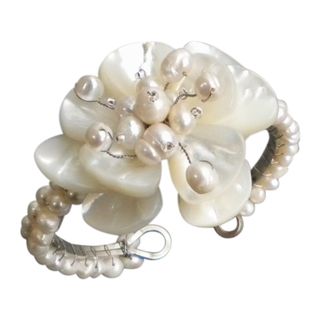 Mother of Pearl and Pearls Floral Attention Cuff (4 8 mm) (Thailand