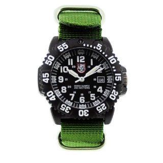 Luminox Mens 3051.NATO.GRN Resin Analog Plastic Bezel Watch Watches