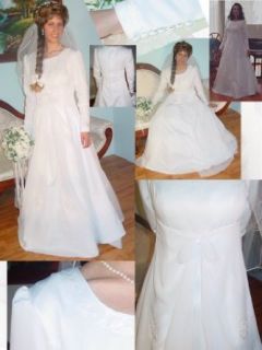 Ingrid Wedding Dress Size 6 Color White: Clothing