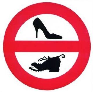 Hinweisschild Betreten mit Schuhen verboten Sport
